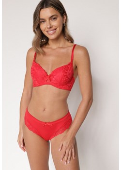 Czerwony Komplet Biustonosz i Majtki Typu Figi Ozdobiony Koronką Ezivane - id: 401863 - marki born2be - 187314863 Czerwony Komplet Biustonosz i Majtki Typu Figi Ozdobiony Koronką Ezivane ze sklepu born2be.pl w kategorii Komplety bielizny damskiej - zdjęcie 187314863