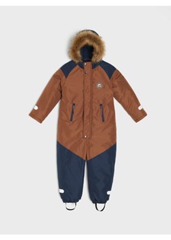 Sinsay - Kombinezon zimowy z odblaskowymi elementami zapinany na zamek - brązowy - id: 424FC-82X - marki Sinsay - 187316030 Sinsay - Kombinezon zimowy z odblaskowymi elementami zapinany na zamek - brązowy ze sklepu Sinsay w kategorii Kombinezony chłopięce - zdjęcie 187316030