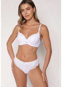Biały Komplet Biustonosz i Majtki Typu Figi Ozdobiony Koronką Ezivane - id: 401859 - marki born2be - 187316441 Biały Komplet Biustonosz i Majtki Typu Figi Ozdobiony Koronką Ezivane ze sklepu born2be.pl w kategorii Komplety bielizny damskiej - zdjęcie 187316441