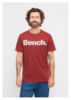 Bench Koszulka "Leandro" w kolorze czerwonym - id: 17841716 - marki Bench - 187318922 Bench Koszulka "Leandro" w kolorze czerwonym ze sklepu Limango Polska w kategorii T-shirty męskie - zdjęcie 187318922