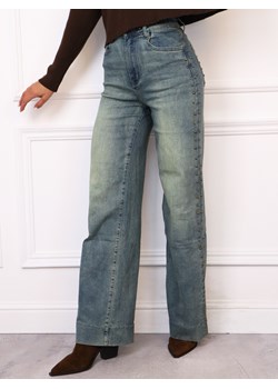 SPODNIE JEANSOWE Z SZEROKIMI NOGAWKAMI I OZDOBNYMI DŻETAMI- GRANATOWE ze sklepu olika.com.pl w kategorii Jeansy damskie - zdjęcie 187320830