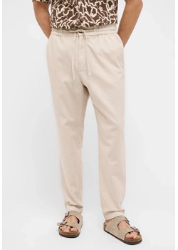 Męskie Spodnie Jeansowe Mustang Style Milano Jogger Oyster White 1016330 3025 ze sklepu YouNeedit.pl w kategorii Spodnie męskie - zdjęcie 187321381