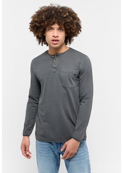 MĘSKI LOONGSLEEVE MUSTANG Atchison Pirate Black 1015678 4088 - id: 46449 - marki Mustang - 187321601 MĘSKI LOONGSLEEVE MUSTANG Atchison Pirate Black 1015678 4088 ze sklepu YouNeedit.pl w kategorii T-shirty męskie - zdjęcie 187321601