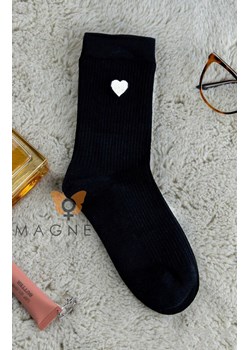 Czarne skarpetki w prążek z serduszkiem YN-5038, Kolor czarny, Rozmiar uniwersalny, Magnetis ze sklepu Intymna w kategorii Skarpetki damskie - zdjęcie 187324404