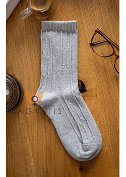 Szare skarpetki damskie z fakturowanym motywem YN-5039, Kolor szary, Rozmiar uniwersalny, Magnetis ze sklepu Intymna w kategorii Skarpetki damskie - zdjęcie 187324410
