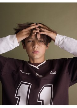 Reserved - Bawełniany longsleeve - ciemnobrązowy ze sklepu Reserved w kategorii T-shirty chłopięce - zdjęcie 187325630