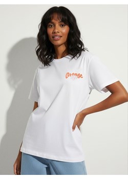 Sinsay - Koszulka oversize z motywem pomarańczy - biały - id: 970CG-00X - marki Sinsay - 187327693 Sinsay - Koszulka oversize z motywem pomarańczy - biały ze sklepu Sinsay w kategorii Bluzki damskie - zdjęcie 187327693