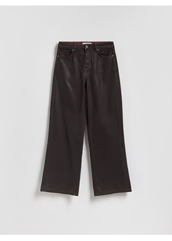 Reserved - Woskowane jeansy wide leg - mahoniowy ze sklepu Reserved w kategorii Jeansy damskie - zdjęcie 187332204