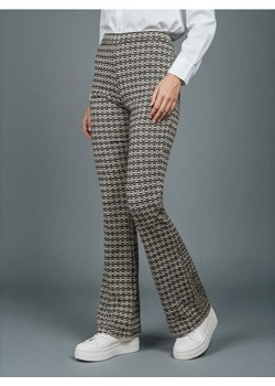 Sinsay - Wzorzyste spodnie flare - wielobarwny ze sklepu Sinsay w kategorii Spodnie damskie - zdjęcie 187333172