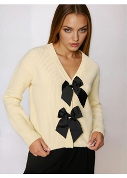 Sinsay - Prążkowany sweter z ozdobnymi kokardami - kremowy ze sklepu Sinsay w kategorii Swetry damskie - zdjęcie 187333174
