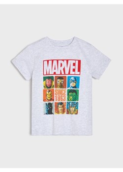 Sinsay - Bawełniana koszulka z nadrukiem Avengers - szary ze sklepu Sinsay w kategorii T-shirty chłopięce - zdjęcie 187333261