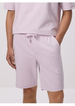 Reserved - Dresowe szorty regular fit - lawendowy ze sklepu Reserved w kategorii Spodenki męskie - zdjęcie 187337130