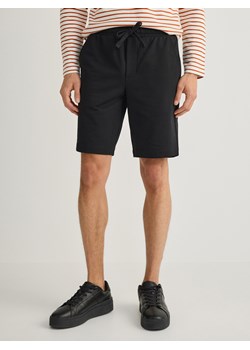 Reserved - Dresowe szorty regular fit - czarny ze sklepu Reserved w kategorii Spodenki męskie - zdjęcie 187337154