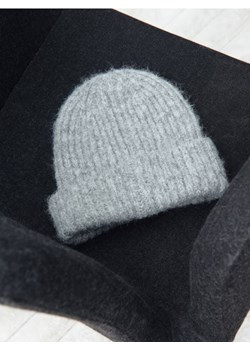 Sinsay - Prążkowana czapka beanie - szary ze sklepu Sinsay w kategorii Czapki zimowe damskie - zdjęcie 187339064