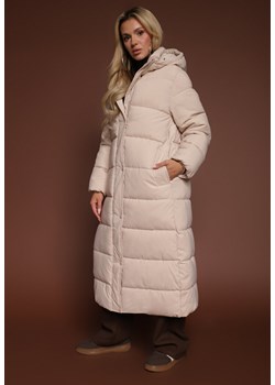 Jasnobeżowa Kurtka o Długim Kroju z  Kapturem Ozdobiona Pikowaniem Aforriva ze sklepu renee.pl w kategorii Kurtki damskie - zdjęcie 187339950