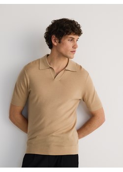 Reserved - Sweter polo z wełny merino - beżowy ze sklepu Reserved w kategorii Swetry męskie - zdjęcie 187340012