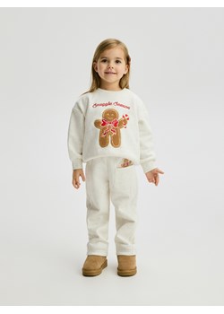 Reserved - Spodnie ze świąteczną aplikacją - złamana biel ze sklepu Reserved w kategorii Spodnie dziewczęce - zdjęcie 187341203