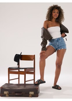 Sinsay - Szorty jeansowe z surowymi nogawkami i cyrkoniami - niebieski ze sklepu Sinsay w kategorii Szorty - zdjęcie 187342890