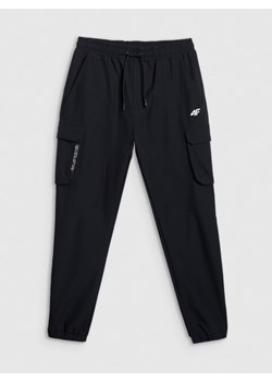 Męskie spodnie casual 4F 4FRAW25TTROM1631 - czarne ze sklepu Sportstylestory.com w kategorii Spodnie męskie - zdjęcie 187342984