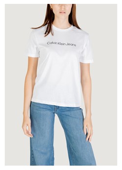 Calvin Klein Jeans T-Shirt A- Inst. Logo Classic LV047C912G Biały Regular Fit ze sklepu MODIVO w kategorii Bluzki damskie - zdjęcie 187348620