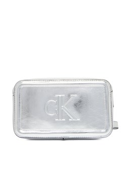 Torebka Calvin Klein Bold Ck Metallic Camera Bag LV04F3331G Srebrny ze sklepu eobuwie.pl w kategorii Listonoszki - zdjęcie 187352182