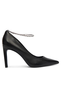 Szpilki Calvin Klein Ess Stiletto Hdw Chain Lth 90 HW0HW02718 Czarny ze sklepu eobuwie.pl w kategorii Czółenka - zdjęcie 187352211