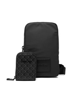 Saszetka Calvin Klein Puffer Utility Phone Crossbody LV04D1115G Czarny ze sklepu eobuwie.pl w kategorii Saszetki - zdjęcie 187352302