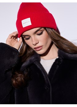 Mohito - Czerwona czapka beanie - czerwony ze sklepu Mohito w kategorii Czapki zimowe damskie - zdjęcie 187353190