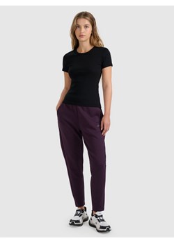 Damskie spodnie dresowe 4F 4FWAW25TTROF1197 - fioletowe ze sklepu Sportstylestory.com w kategorii Spodnie damskie - zdjęcie 187358732