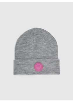 Dziewczęca czapka zimowa 4F 4FJRAW25ACAPF0749 - szara ze sklepu Sportstylestory.com w kategorii Czapki dziecięce - zdjęcie 187358794