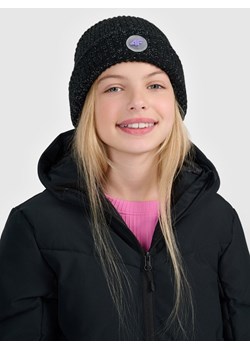 Dziewczęca czapka zimowa odblaskowa 4F 4FJRAW25ACAPF0750 - czarna ze sklepu Sportstylestory.com w kategorii Czapki dziecięce - zdjęcie 187358820