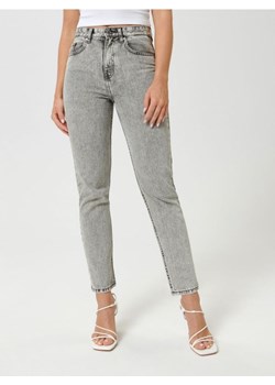 Sinsay - Jeansy mom fit - szary ze sklepu Sinsay w kategorii Jeansy damskie - zdjęcie 187358974