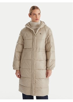 Calvin Klein Jeans Kurtka zimowa LV047D506G Beżowy Relaxed Fit ze sklepu MODIVO w kategorii Kurtki damskie - zdjęcie 187359531