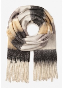 Szary Szalik z Miękkiej Dzianiny w Kratę z Frędzlami Venirla ze sklepu born2be.pl w kategorii Szaliki i chusty damskie - zdjęcie 187371220