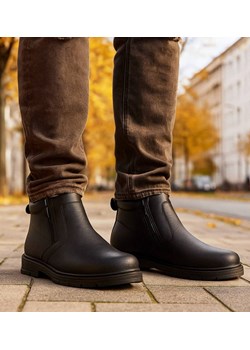 Czarne ocieplane botki męskie z suwakiem /D7-3 18454 T581/ ze sklepu Pantofelek24.pl w kategorii Buty trekkingowe męskie - zdjęcie 187372150