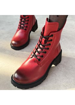 Czerwone skórzane botki damskie na traperze Filippo Dbt6501/25 ze sklepu suzana.pl w kategorii Botki - zdjęcie 187379944