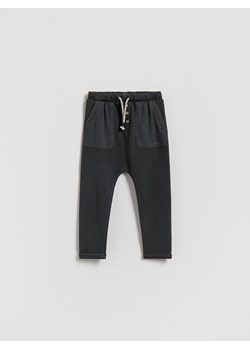 Reserved - Spodnie regular fit - ciemnoszary ze sklepu Reserved w kategorii Spodnie chłopięce - zdjęcie 187380671