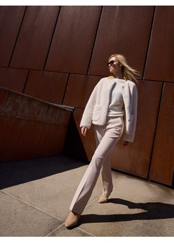 Mohito - Kremowa kurtka typu teddy - beżowy ze sklepu Mohito w kategorii Kurtki damskie - zdjęcie 187382364