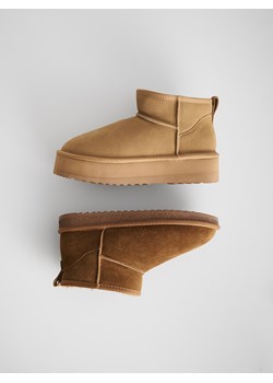 Reserved - Zamszowe śniegowce na platformie - beżowy ze sklepu Reserved w kategorii Śniegowce damskie - zdjęcie 187382592