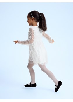 Reserved - Tiulowa sukienka z haftem - biały ze sklepu Reserved w kategorii Sukienki dziewczęce - zdjęcie 187382651