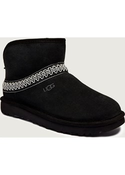 UGG Śniegowce W CLASSIC MINI CRESCENT | zamsz ze sklepu Gomez Fashion Store w kategorii Śniegowce damskie - zdjęcie 187383090