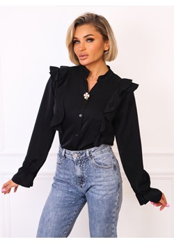KOSZULA  Z FALBANAMI I OZDOBNĄ BROSZKĄ- CZARNA ze sklepu olika.com.pl w kategorii Koszule damskie - zdjęcie 187389653