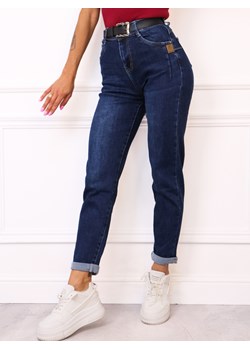 SPODNIE JEANSOWE MOM FIT Z PRZESZYCIAMI PRZY KIESZENIACH I NASZYWKĄ PUSH UP+ PASEK ze sklepu olika.com.pl w kategorii Jeansy damskie - zdjęcie 187389674