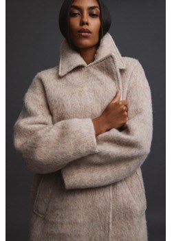 Estro: Krótki płaszcz damski w kolorze beżowym z wełny naturalnej z pasem ze sklepu Estro w kategorii Płaszcze damskie - zdjęcie 187390421