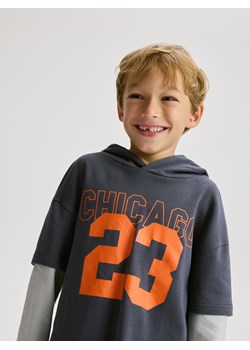 Reserved - Bawełniany longsleeve z kapturem - granatowy ze sklepu Reserved w kategorii Bluzy chłopięce - zdjęcie 187394590