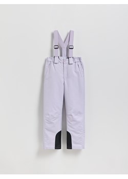 Reserved - Ocieplane spodnie na szelkach - lawendowy ze sklepu Reserved w kategorii Spodnie dziewczęce - zdjęcie 187394884