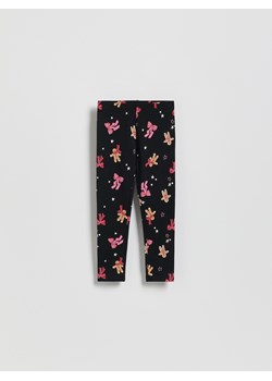 Reserved - Legginsy ze świątecznym nadrukiem - czarny ze sklepu Reserved w kategorii Spodnie dziewczęce - zdjęcie 187395704