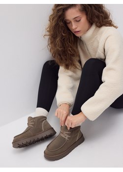 Reserved - Zamszowe śniegowce z wiązaniem - ciemnozielony ze sklepu Reserved w kategorii Śniegowce damskie - zdjęcie 187395721