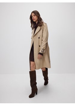 Reserved - Dwurzędowy trencz z paskiem - beżowy ze sklepu Reserved w kategorii Płaszcze damskie - zdjęcie 187395932