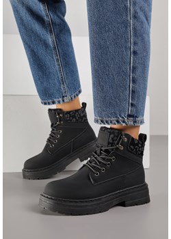 Czarne Trapery Zdobione Wzorzystymi Wstawkami Vetiane ze sklepu born2be.pl w kategorii Workery damskie - zdjęcie 187396082